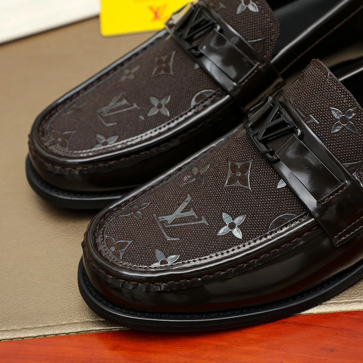 Men's shoes 💰 460 💰 Louis Vuitton LV ® 🆕 model 🔛Full shoe counter, first layer cowhide, 🐂leather lined casual shoes for men, super soft outsole, essential for driving. Counter synchronization, original first layer cowhide, completely 1:1 mold customization🌹top version, color optional! Number: 39-44 (customized at 38.45)